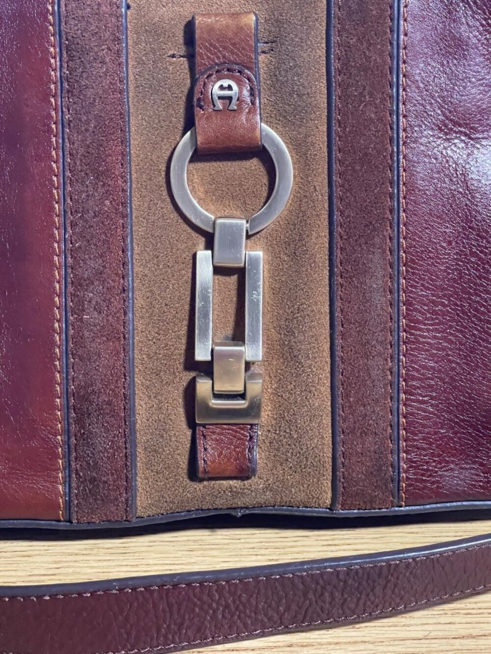 Etienne Aigner Leather Shoulder Bag VTG 1990s Burgundy Oxblood Horsbit Hardware - Picture 5 of 16